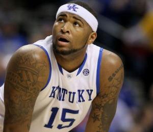 显得更加内 显得更加内